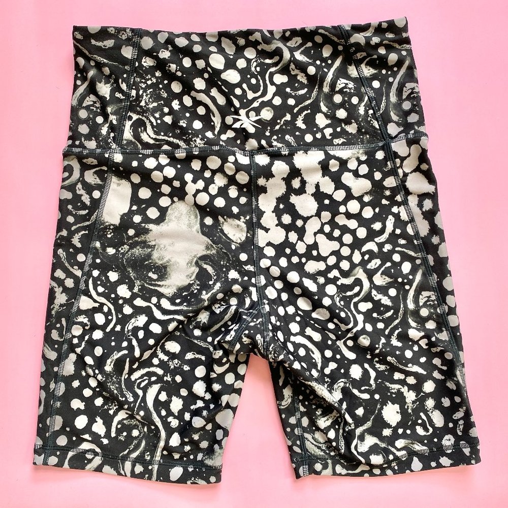 REEBOK — (Medium) Lux Bold High-Waisted Modern Safari Print Shorts
